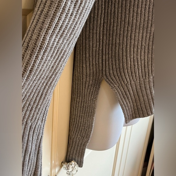 Wilfred Free Lin Grey Sweater High Low Hem 100% Merino Wool
Turtleneck Size S - Picture 10 of 15